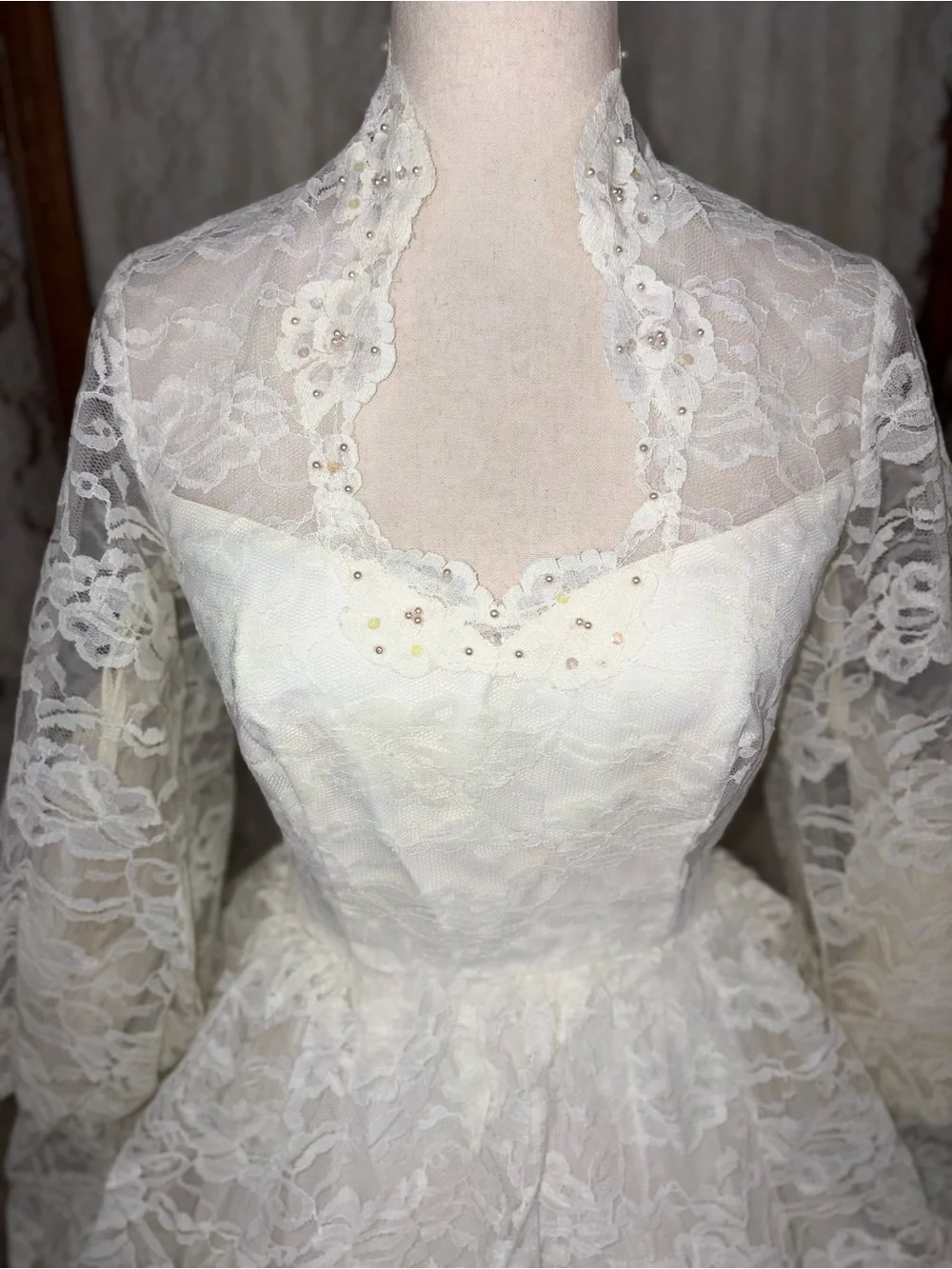 Spectacular Vintage 1950s Tiered Lace Wedding Gown - Picture 2 of 6